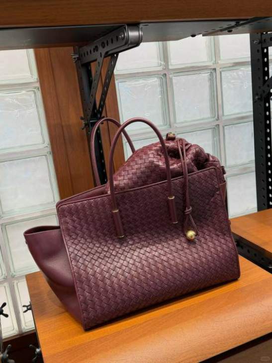 Picture of Bottega Veneta Handbags _SKUfw231627569fw